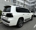 Белый Тойота Ленд Крузер 200, объемом двигателя 4.5 л и пробегом 260 тыс. км за 43500 $, фото 2 на Automoto.ua