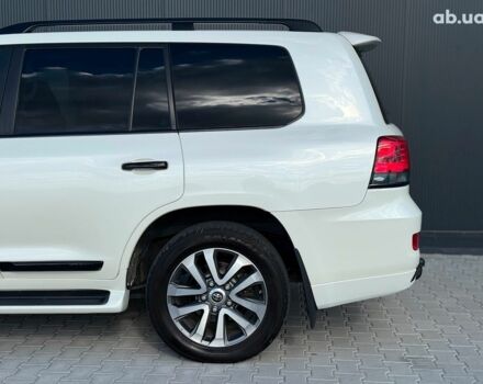 Белый Тойота Ленд Крузер 200, объемом двигателя 4.7 л и пробегом 145 тыс. км за 46590 $, фото 6 на Automoto.ua