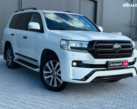 Белый Тойота Ленд Крузер 200, объемом двигателя 4.7 л и пробегом 145 тыс. км за 46590 $, фото 2 на Automoto.ua
