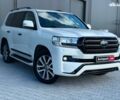 Белый Тойота Ленд Крузер 200, объемом двигателя 4.7 л и пробегом 145 тыс. км за 46590 $, фото 2 на Automoto.ua