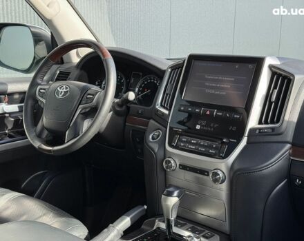 Белый Тойота Ленд Крузер 200, объемом двигателя 4.7 л и пробегом 145 тыс. км за 46590 $, фото 32 на Automoto.ua