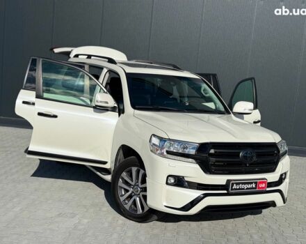 Белый Тойота Ленд Крузер 200, объемом двигателя 4.7 л и пробегом 145 тыс. км за 46590 $, фото 37 на Automoto.ua