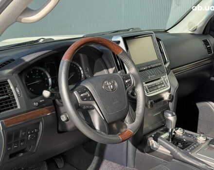 Белый Тойота Ленд Крузер 200, объемом двигателя 4.7 л и пробегом 145 тыс. км за 46590 $, фото 14 на Automoto.ua
