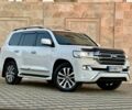 Білий Тойота Ленд Крузер 200, об'ємом двигуна 4.5 л та пробігом 285 тис. км за 39999 $, фото 1 на Automoto.ua