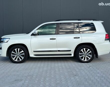 Белый Тойота Ленд Крузер 200, объемом двигателя 4.7 л и пробегом 145 тыс. км за 46590 $, фото 4 на Automoto.ua