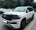 Белый Тойота Ленд Крузер 200, объемом двигателя 4.5 л и пробегом 260 тыс. км за 43500 $, фото 1 на Automoto.ua