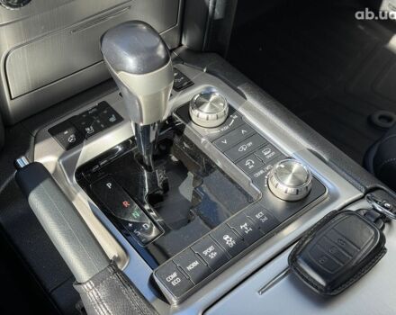 Белый Тойота Ленд Крузер 200, объемом двигателя 4.7 л и пробегом 145 тыс. км за 46590 $, фото 17 на Automoto.ua