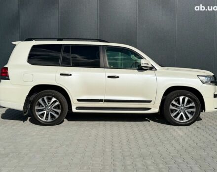 Белый Тойота Ленд Крузер 200, объемом двигателя 4.7 л и пробегом 145 тыс. км за 46590 $, фото 23 на Automoto.ua