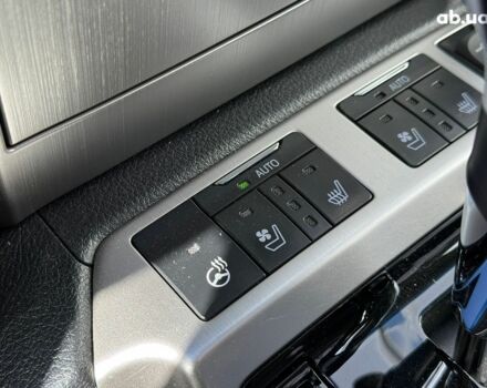 Белый Тойота Ленд Крузер 200, объемом двигателя 4.7 л и пробегом 145 тыс. км за 46590 $, фото 19 на Automoto.ua