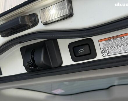 Белый Тойота Ленд Крузер 200, объемом двигателя 4.7 л и пробегом 145 тыс. км за 46590 $, фото 35 на Automoto.ua