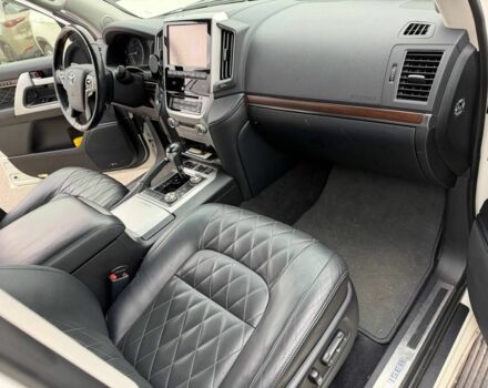 Белый Тойота Ленд Крузер 200, объемом двигателя 4.5 л и пробегом 167 тыс. км за 46500 $, фото 6 на Automoto.ua