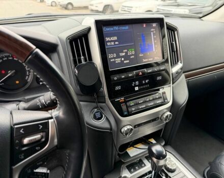 Белый Тойота Ленд Крузер 200, объемом двигателя 4.5 л и пробегом 167 тыс. км за 46800 $, фото 10 на Automoto.ua