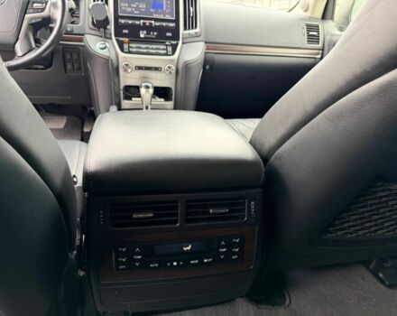 Белый Тойота Ленд Крузер 200, объемом двигателя 4.5 л и пробегом 167 тыс. км за 46500 $, фото 4 на Automoto.ua