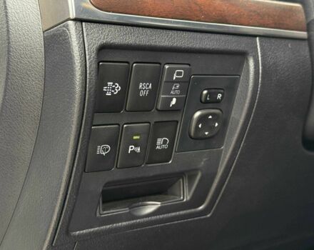 Белый Тойота Ленд Крузер 200, объемом двигателя 4.5 л и пробегом 205 тыс. км за 53500 $, фото 17 на Automoto.ua