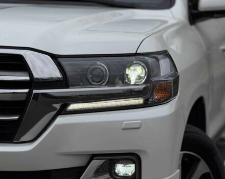 Белый Тойота Ленд Крузер 200, объемом двигателя 4.5 л и пробегом 205 тыс. км за 53500 $, фото 3 на Automoto.ua