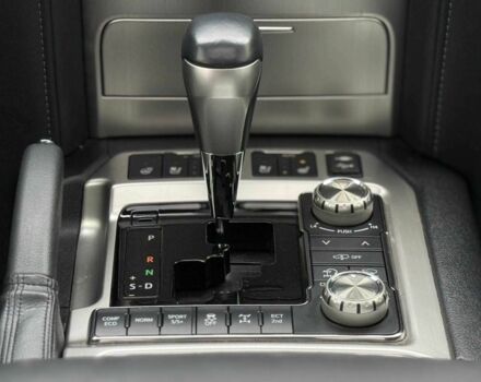 Белый Тойота Ленд Крузер 200, объемом двигателя 4.5 л и пробегом 205 тыс. км за 53500 $, фото 20 на Automoto.ua