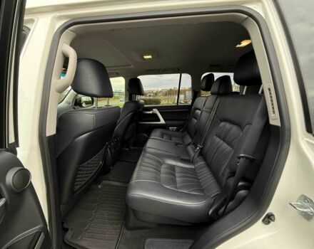 Белый Тойота Ленд Крузер 200, объемом двигателя 4.5 л и пробегом 205 тыс. км за 53500 $, фото 13 на Automoto.ua