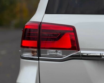 Белый Тойота Ленд Крузер 200, объемом двигателя 4.5 л и пробегом 205 тыс. км за 53500 $, фото 10 на Automoto.ua