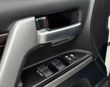 Белый Тойота Ленд Крузер 200, объемом двигателя 4.5 л и пробегом 205 тыс. км за 53500 $, фото 16 на Automoto.ua