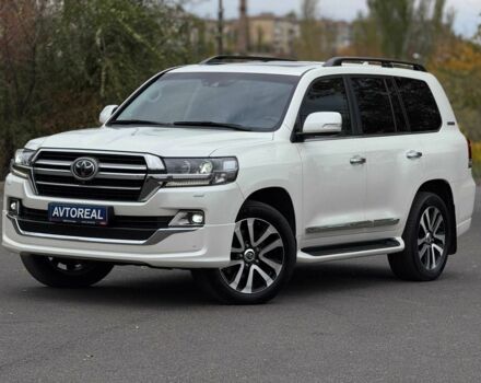 Белый Тойота Ленд Крузер 200, объемом двигателя 4.5 л и пробегом 205 тыс. км за 53500 $, фото 1 на Automoto.ua