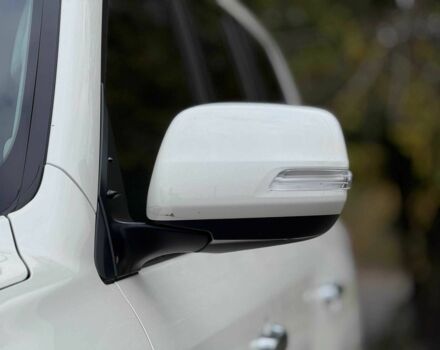 Белый Тойота Ленд Крузер 200, объемом двигателя 4.5 л и пробегом 205 тыс. км за 53500 $, фото 5 на Automoto.ua