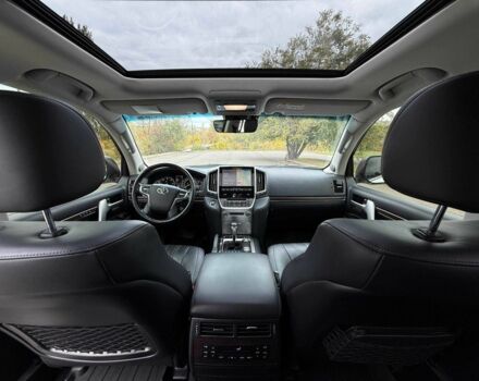 Белый Тойота Ленд Крузер 200, объемом двигателя 4.5 л и пробегом 205 тыс. км за 53500 $, фото 23 на Automoto.ua