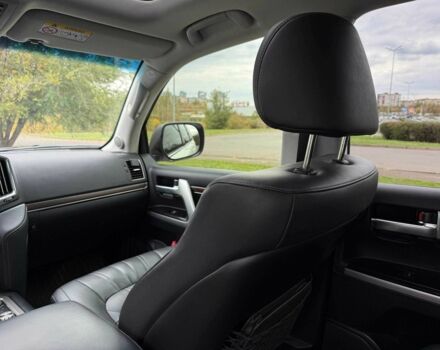 Белый Тойота Ленд Крузер 200, объемом двигателя 4.5 л и пробегом 205 тыс. км за 53500 $, фото 22 на Automoto.ua