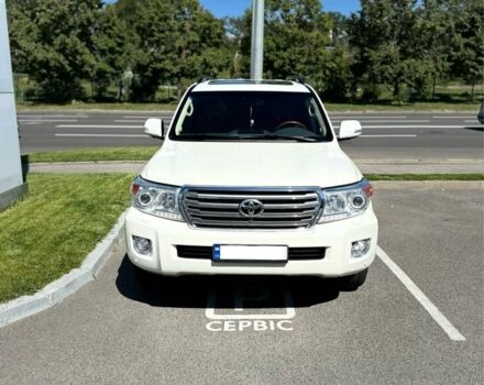 Белый Тойота Ленд Крузер 200, объемом двигателя 4.6 л и пробегом 193 тыс. км за 32500 $, фото 1 на Automoto.ua