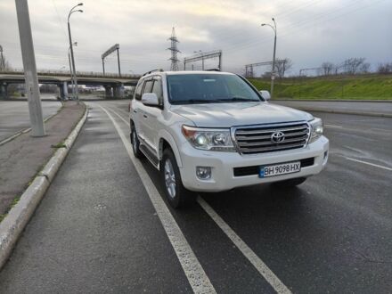 Білий Тойота Ленд Крузер 200, об'ємом двигуна 4.5 л та пробігом 260 тис. км за 34800 $, фото 1 на Automoto.ua