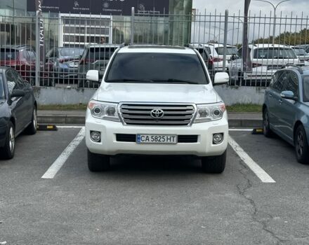 Белый Тойота Ленд Крузер 200, объемом двигателя 4.5 л и пробегом 127 тыс. км за 38095 $, фото 1 на Automoto.ua