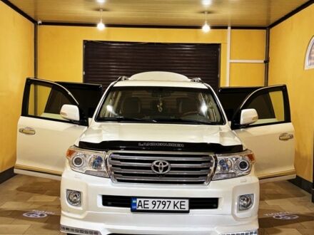 Тойота Ленд Крузер 200 2013 у Кривому Розі на Automoto.ua Білий Тойота Ленд Крузер 200, об'ємом двигуна 4.5 л та пробігом 143 тис. км за 38500 $, фото 1 на Automoto.ua
