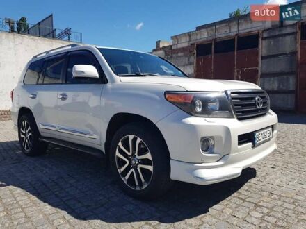 Тойота Ленд Крузер 200 2014 в Первомайске на Automoto.ua Белый Тойота Ленд Крузер 200, объемом двигателя 4.5 л и пробегом 203 тыс. км за 34500 $, фото 1 на Automoto.ua