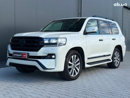 Тойота Ленд Крузер 200 2016 в Львове на Automoto.ua Белый Тойота Ленд Крузер 200, объемом двигателя 4.7 л и пробегом 145 тыс. км за 46590 $, фото 1 на Automoto.ua
