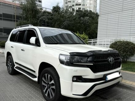 Тойота Ленд Крузер 200 2016 в Одессе на Automoto.ua Белый Тойота Ленд Крузер 200, объемом двигателя 4.5 л и пробегом 260 тыс. км за 43500 $, фото 1 на Automoto.ua