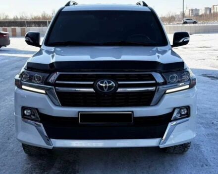 Белый Тойота Ленд Крузер 200, объемом двигателя 4.5 л и пробегом 100 тыс. км за 10000 $, фото 1 на Automoto.ua