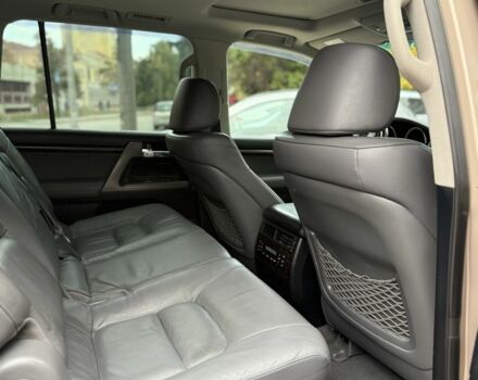 Бежевый Тойота Ленд Крузер 200, объемом двигателя 4.5 л и пробегом 300 тыс. км за 23200 $, фото 5 на Automoto.ua