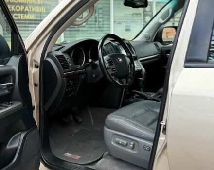 Бежевый Тойота Ленд Крузер 200, объемом двигателя 4.5 л и пробегом 300 тыс. км за 23200 $, фото 2 на Automoto.ua