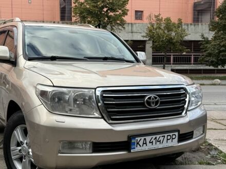 Бежевый Тойота Ленд Крузер 200, объемом двигателя 4.5 л и пробегом 300 тыс. км за 23200 $, фото 1 на Automoto.ua
