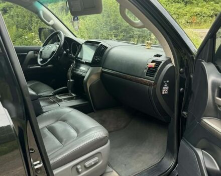 Чорний Тойота Ленд Крузер 200, об'ємом двигуна 4.5 л та пробігом 275 тис. км за 22500 $, фото 4 на Automoto.ua