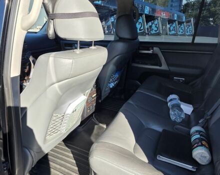 Черный Тойота Ленд Крузер 200, объемом двигателя 5.7 л и пробегом 350 тыс. км за 23900 $, фото 16 на Automoto.ua