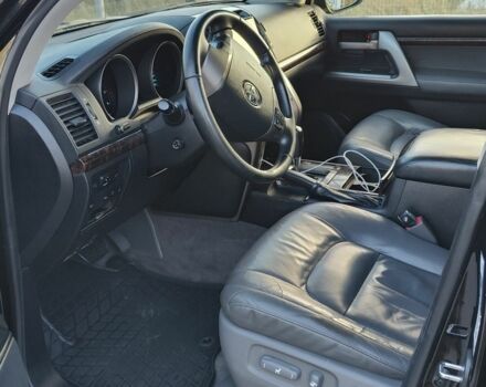 Черный Тойота Ленд Крузер 200, объемом двигателя 4.5 л и пробегом 300 тыс. км за 24000 $, фото 4 на Automoto.ua