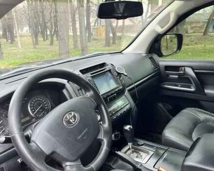 Черный Тойота Ленд Крузер 200, объемом двигателя 0 л и пробегом 335 тыс. км за 17900 $, фото 5 на Automoto.ua