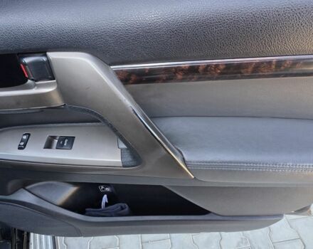 Черный Тойота Ленд Крузер 200, объемом двигателя 5.7 л и пробегом 350 тыс. км за 23900 $, фото 14 на Automoto.ua