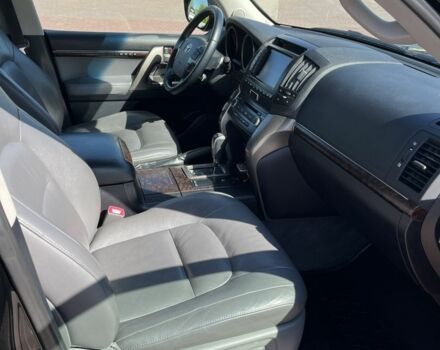 Чорний Тойота Ленд Крузер 200, об'ємом двигуна 4.5 л та пробігом 425 тис. км за 21500 $, фото 7 на Automoto.ua