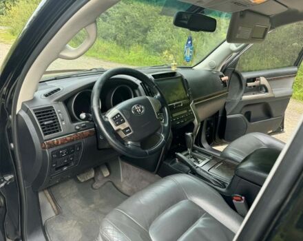 Чорний Тойота Ленд Крузер 200, об'ємом двигуна 4.5 л та пробігом 275 тис. км за 22500 $, фото 6 на Automoto.ua