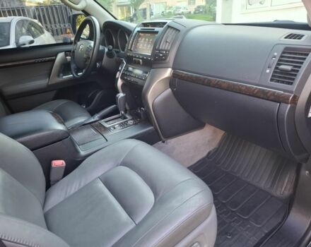 Черный Тойота Ленд Крузер 200, объемом двигателя 4.7 л и пробегом 136 тыс. км за 57000 $, фото 6 на Automoto.ua