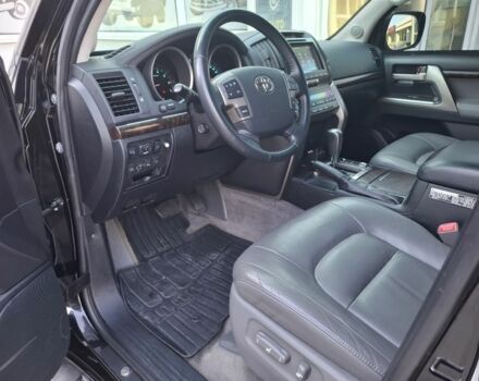 Черный Тойота Ленд Крузер 200, объемом двигателя 4.7 л и пробегом 136 тыс. км за 57000 $, фото 5 на Automoto.ua