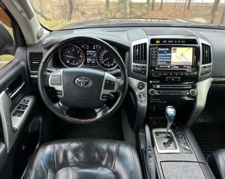 Черный Тойота Ленд Крузер 200, объемом двигателя 4.5 л и пробегом 253 тыс. км за 32500 $, фото 12 на Automoto.ua