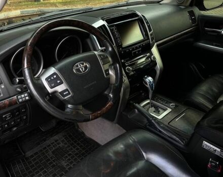 Черный Тойота Ленд Крузер 200, объемом двигателя 4.5 л и пробегом 253 тыс. км за 32500 $, фото 13 на Automoto.ua