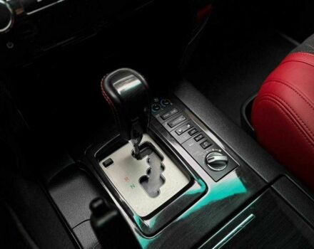 Черный Тойота Ленд Крузер 200, объемом двигателя 4.5 л и пробегом 268 тыс. км за 33637 $, фото 15 на Automoto.ua